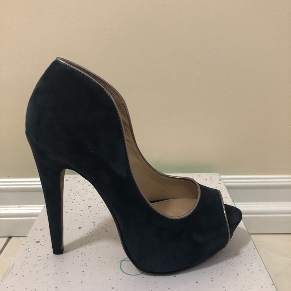 Wedge Heel. Size 4 - Picture 4 of 4